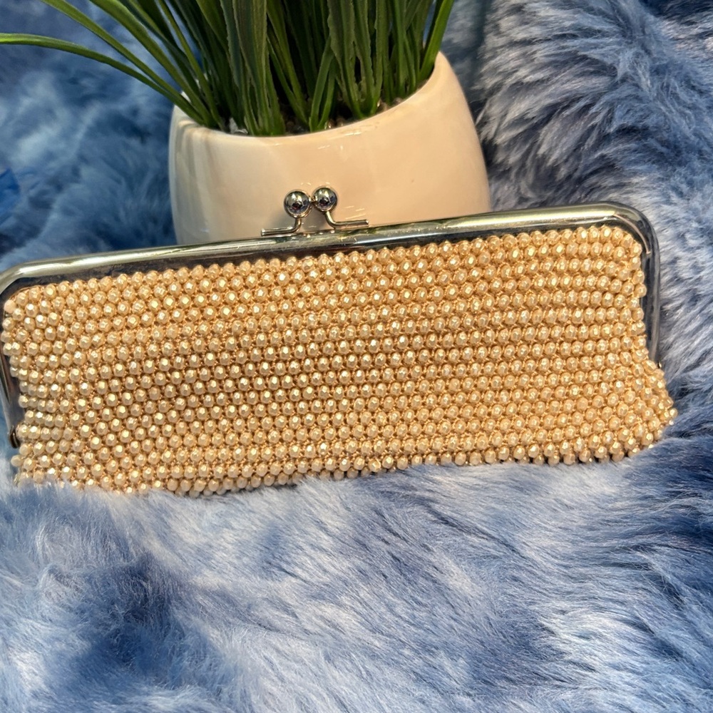 Pearl Clutch